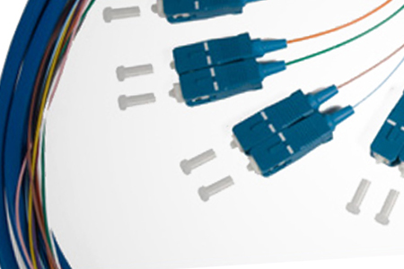 Tableaux de connexions, assemblages de câbles, adaptateurs